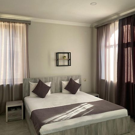Hotel Menua Ереван Екстериор снимка