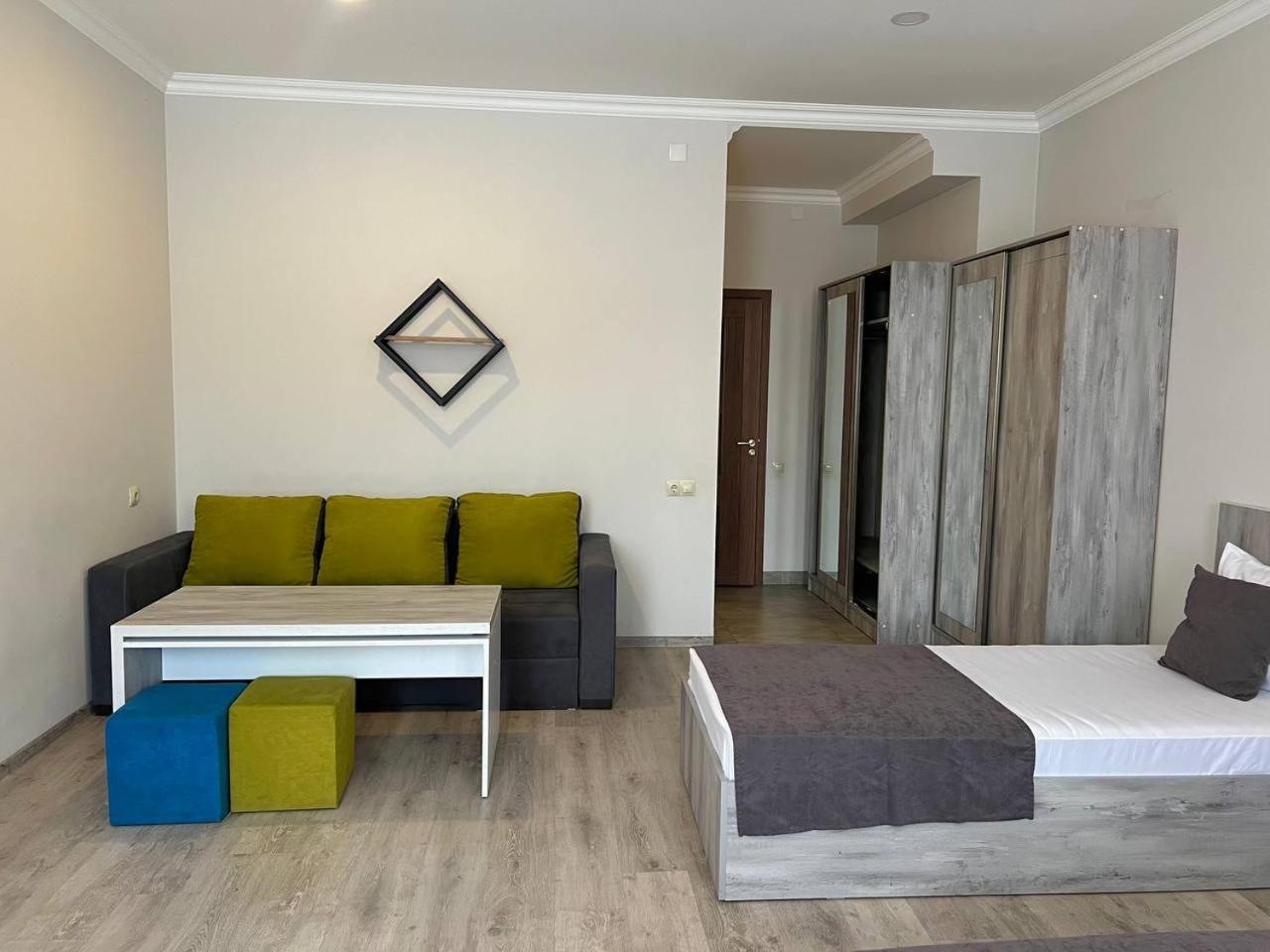 Hotel Menua Ереван Екстериор снимка