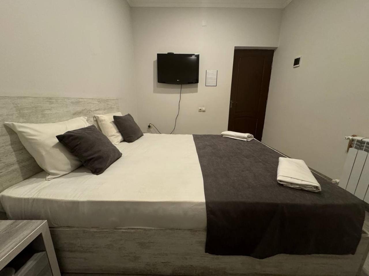Hotel Menua Ереван Стая снимка