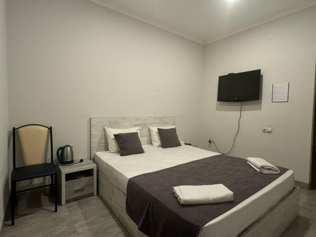 Hotel Menua Ереван Стая снимка
