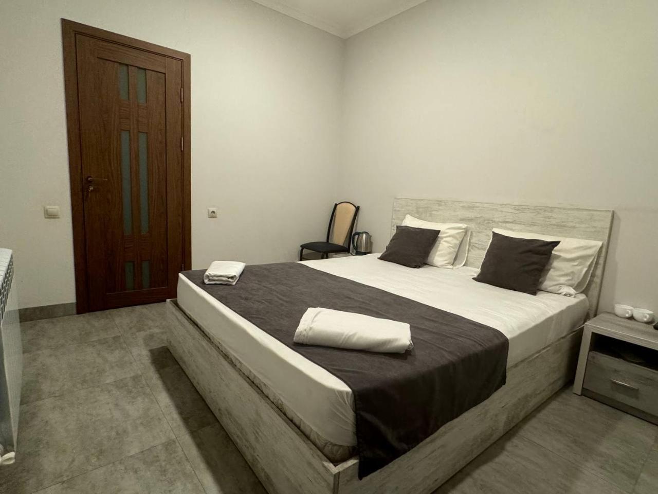 Hotel Menua Ереван Стая снимка