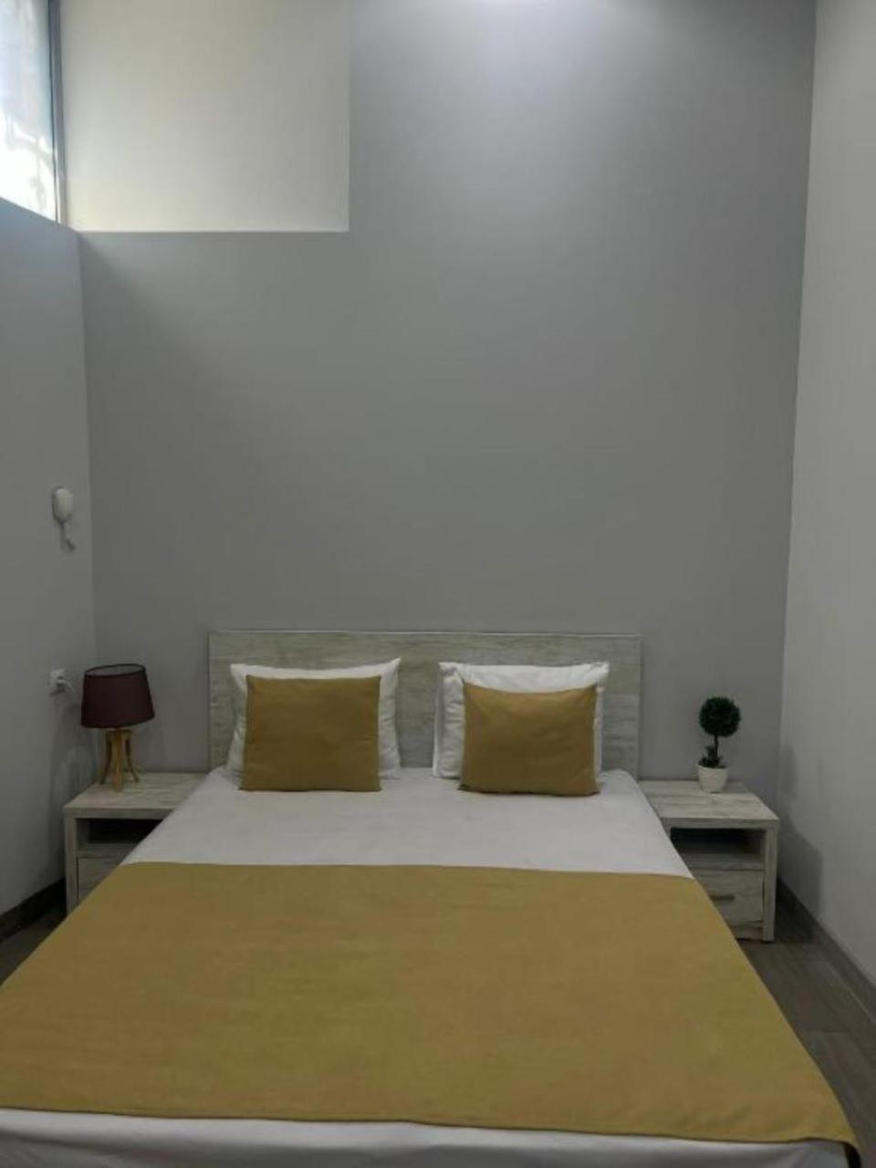 Hotel Menua Ереван Екстериор снимка