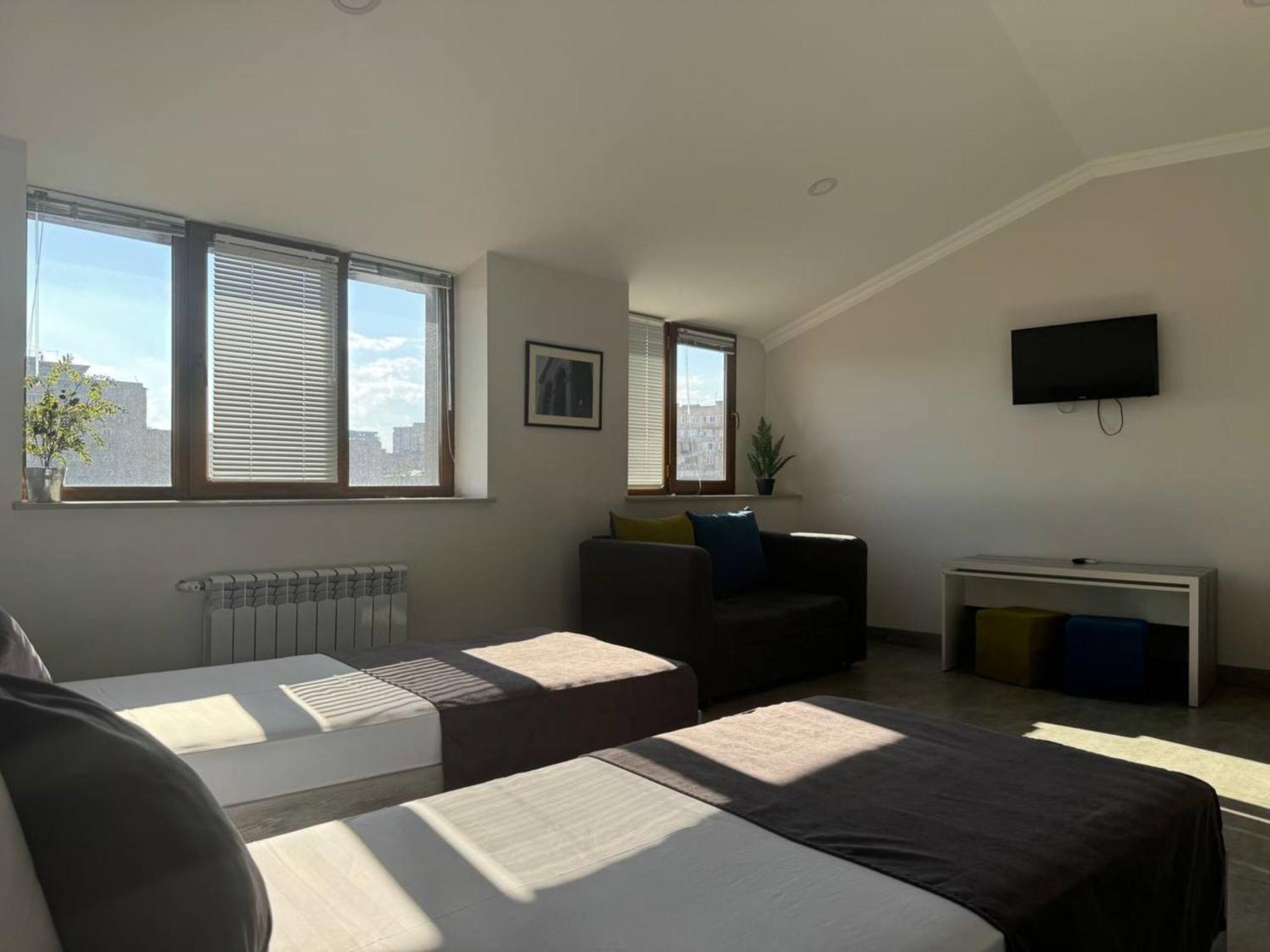 Hotel Menua Ереван Екстериор снимка