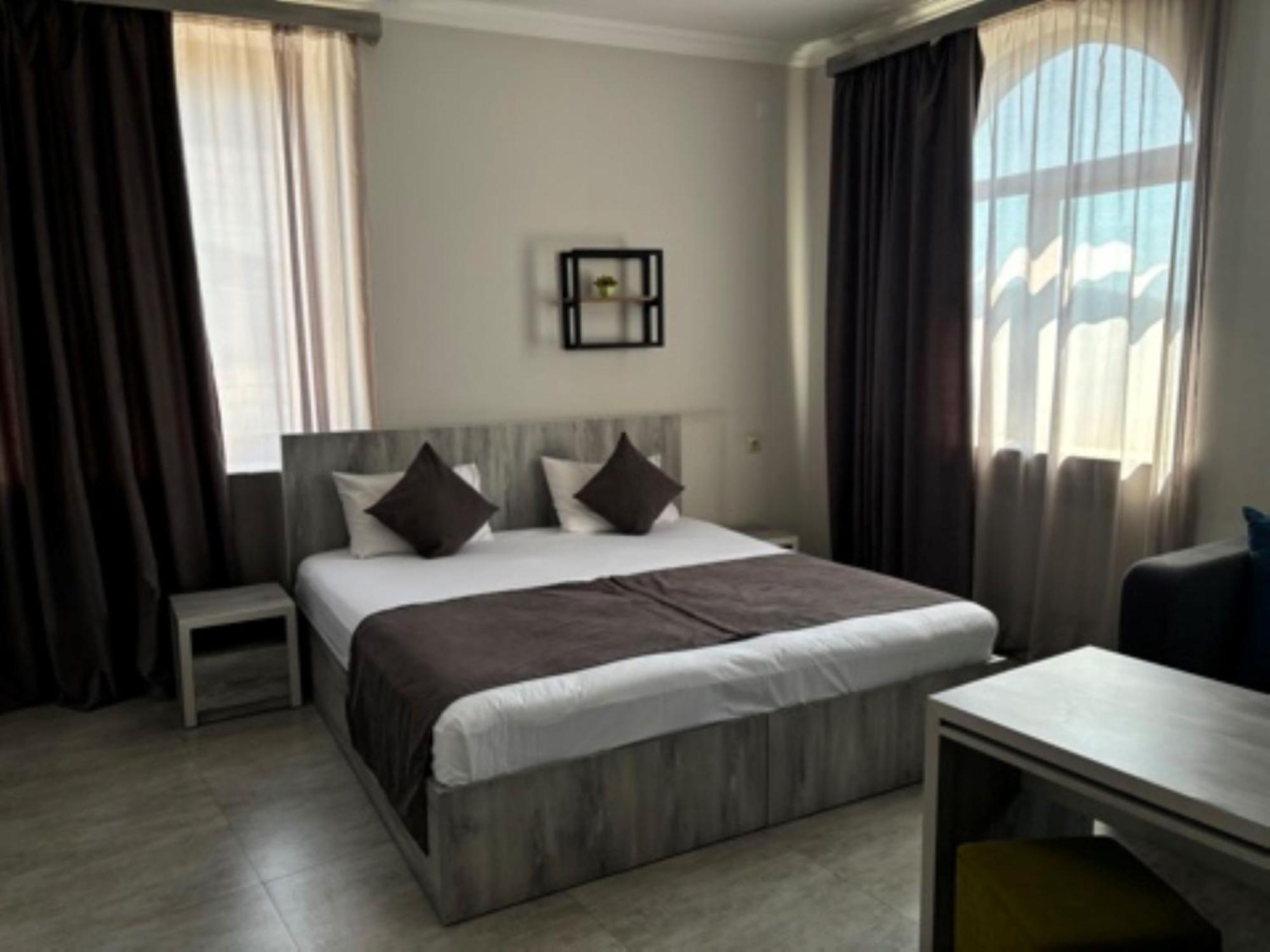 Hotel Menua Ереван Екстериор снимка