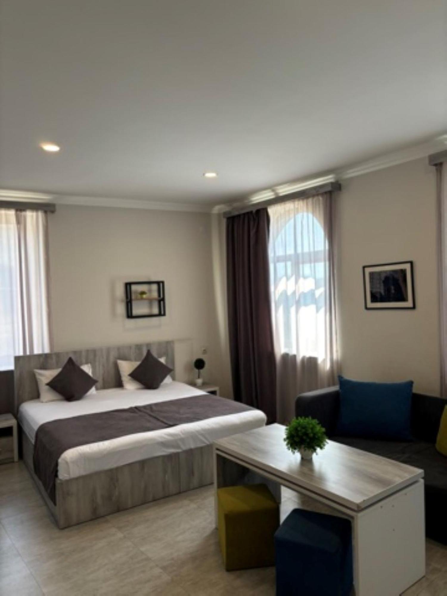 Hotel Menua Ереван Екстериор снимка