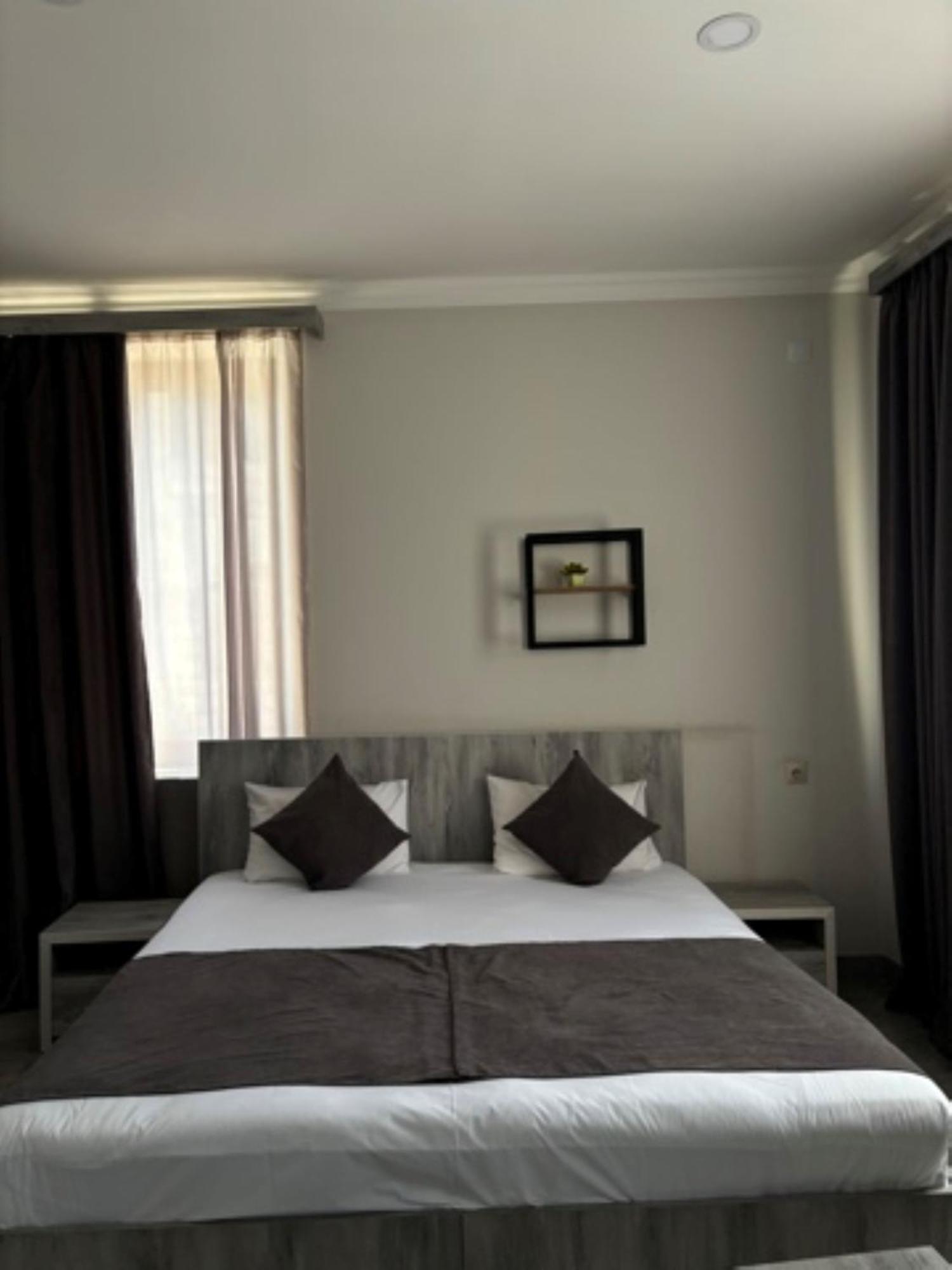 Hotel Menua Ереван Екстериор снимка