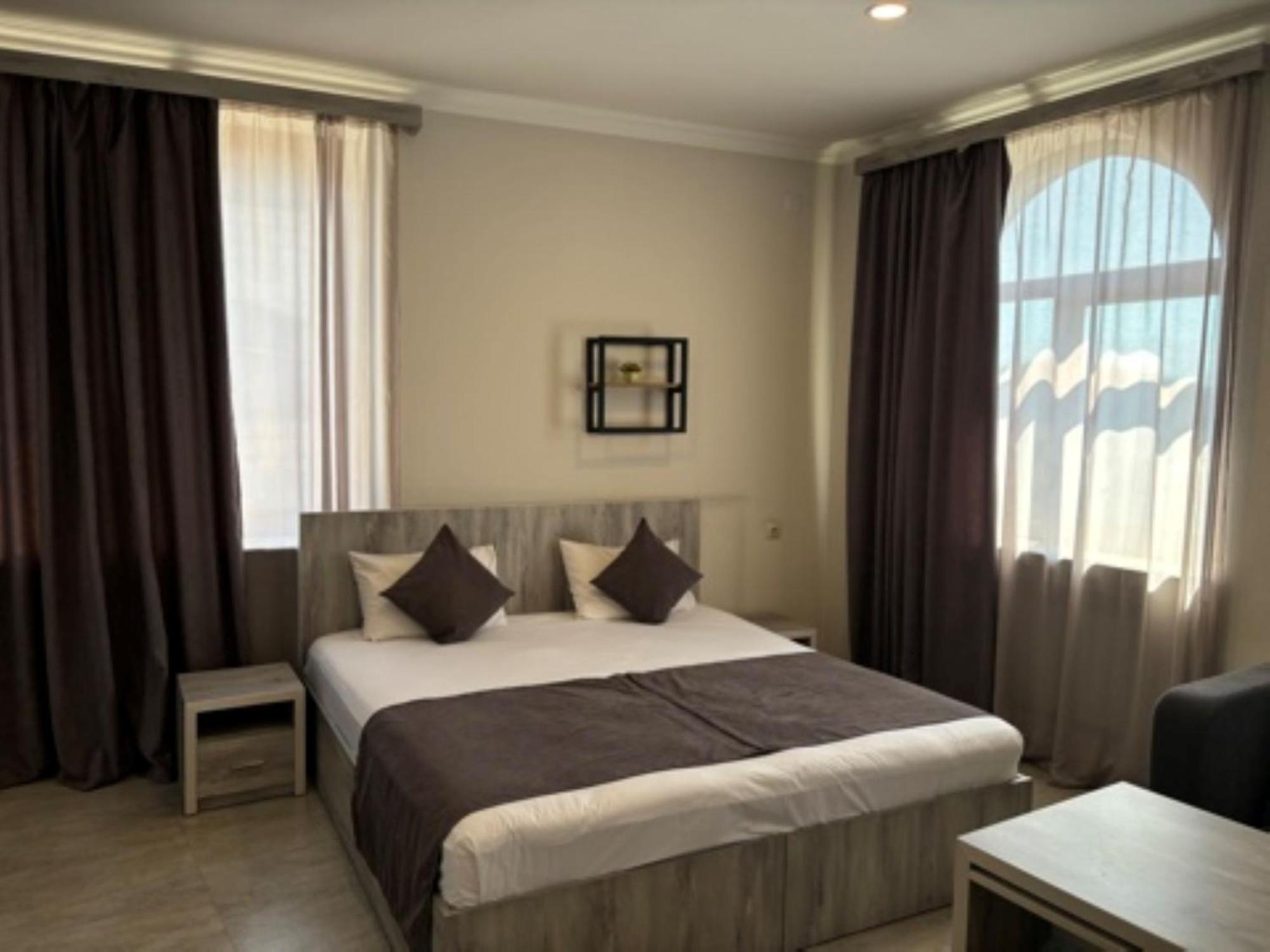 Hotel Menua Ереван Екстериор снимка