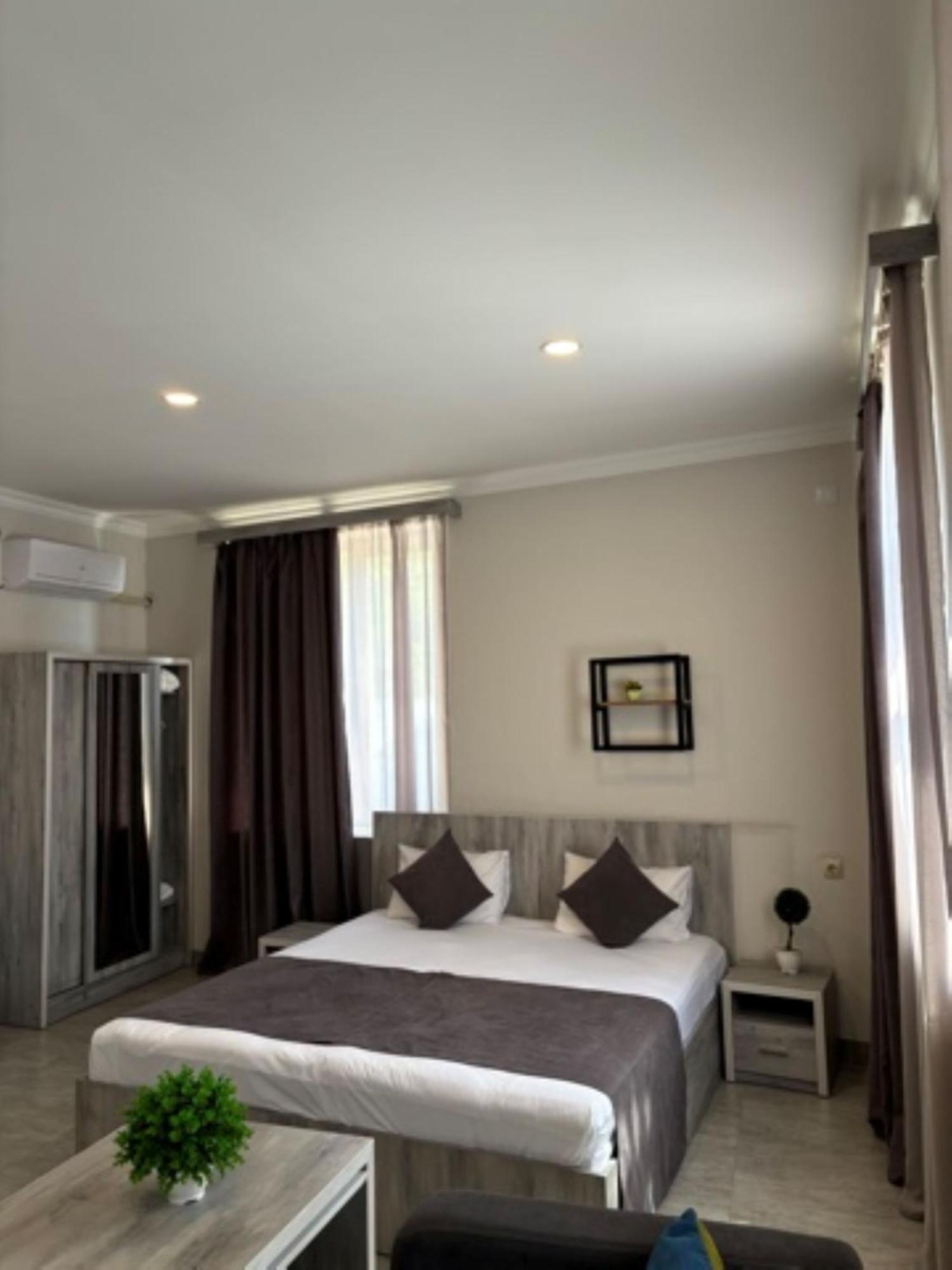 Hotel Menua Ереван Екстериор снимка